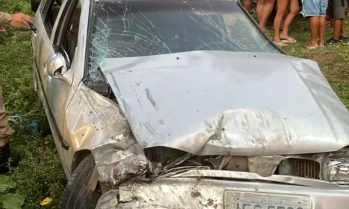 
				
					Carro despenca da ponte e deixa feridos no Norte da Bahia
				
				