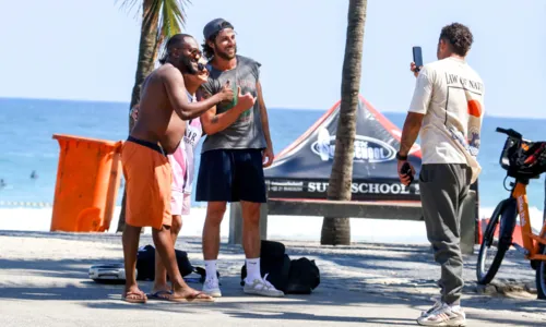 
				
					Chay Suede exibe músculos em treino às vésperas de 'Mania de Você'
				
				