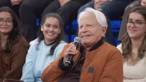 
				
					Morre Cid Moreira, lenda do jornalismo brasileiro, aos 97 anos
				
				