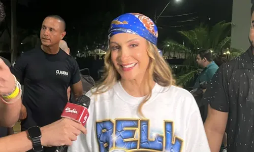 
				
					Claudia Leitte reflete erros na carreira: 'Nem sempre dá certo'
				
				