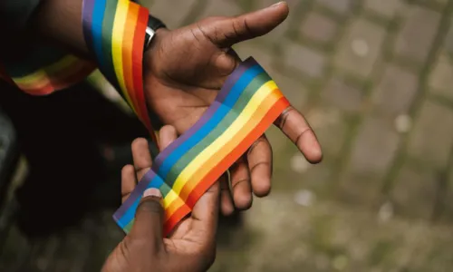 
				
					Ao menos 10% da população de Salvador é LGBT+, estima GGB
				
				