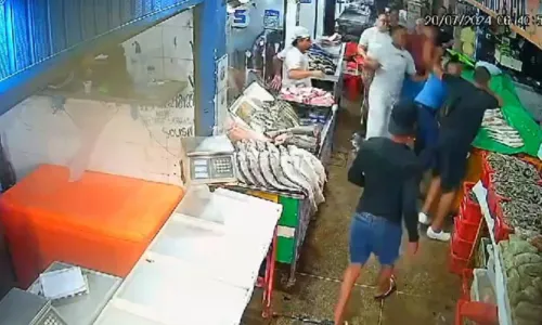 
				
					Comerciante é agredido durante confusão na Feira de São Joaquim
				
				