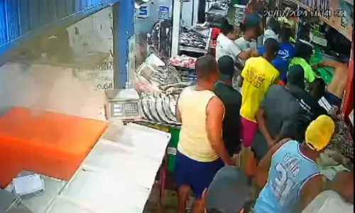 
				
					Comerciante é agredido durante confusão na Feira de São Joaquim
				
				