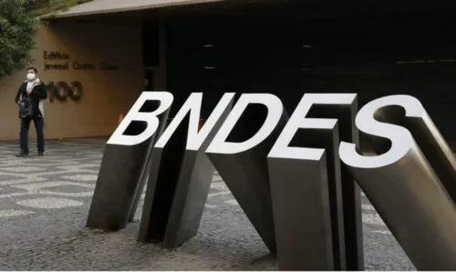 
				
					Concurso do BNDES oferece 900 vagas com salários de R$ 20,9 mil
				
				