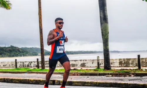 
				
					Condutor bêbado invade maratona e atropela baiano em Florianópolis
				
				