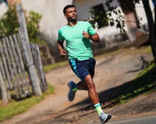 
				
					Condutor bêbado invade maratona e atropela baiano em Florianópolis
				
				