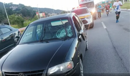 
				
					Condutor bêbado invade maratona e atropela baiano em Florianópolis
				
				