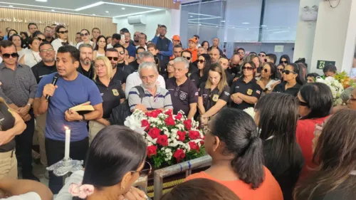 
				
					Corpo de delegada encontrada morta é velado em Santo Antônio de Jesus
				
				