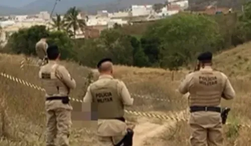 
				
					Corpo de homem é encontrado com marcas de tiros em terreno de Jequié
				
				