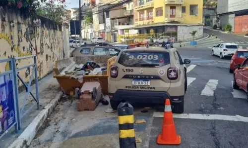 
				
					Corpo de homem é encontrado em lixeira com marcas de tiros na Bahia
				
				