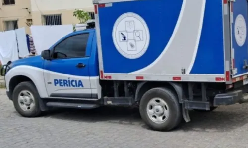 
				
					Corpo é encontrado em fundo de residencial em Feira de Santana
				
				