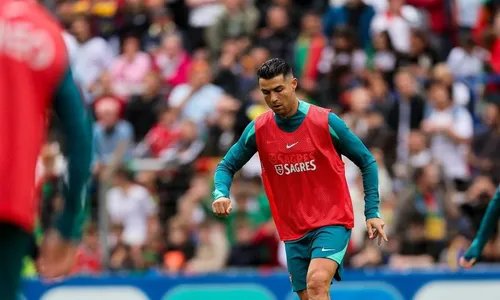 
				
					Cristiano Ronaldo chega à marca de 900 gols; veja números
				
				