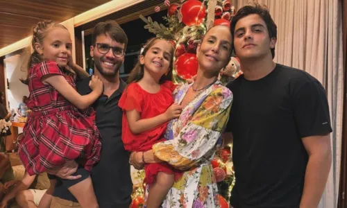 
				
					Daniel Cady abre álbum de fotos raras com Ivete Sangalo em aniversário
				
				