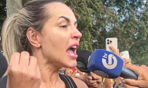 
				
					Deolane Bezerra protesta em 1ª aparição após deixar prisão; VÍDEO
				
				