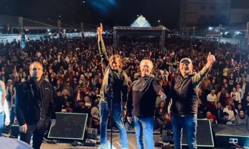 
				
					Banda baiana recebe 14 BIS em show especial em Salvador
				
				