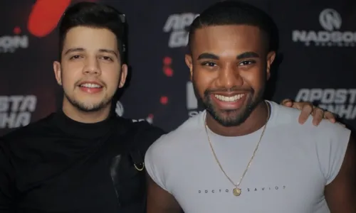 
				
					Davi dança coladinho com rival do 'BBB' em show de Nadson O Ferinha
				
				