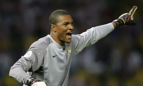 
					Jair Ventura pede Lucas Arcanjo, goleiro do Vitória, na Seleção Brasileira; relembre ex-Vitória que defenderam o Brasil
				
				