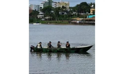 
				
					Dois suspeitos morrem em confronto com policiais em Ilhéus
				
				