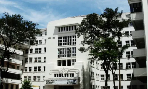 
				
					Elevador cai com cinco pessoas em hospital de Salvador
				
				