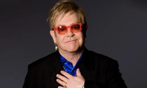 
				
					Elton John está com a visão de um dos olhos limitada; 'me recuperando'
				
				