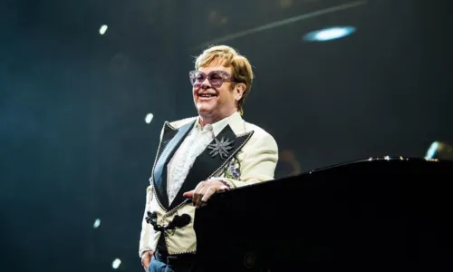 
				
					Elton John está com a visão de um dos olhos limitada; 'me recuperando'
				
				