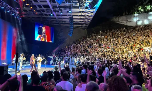 
				
					Em show lotado, Luiz Caldas e Saulo falam de encontro no Carnaval 2025
				
				