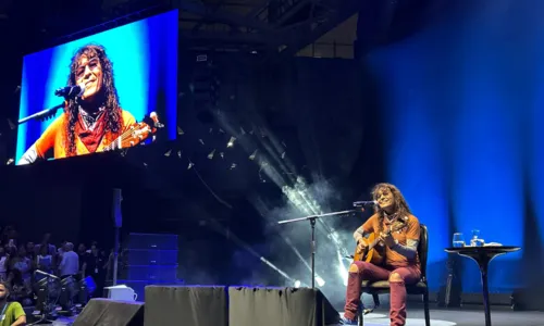 
				
					Em show lotado, Luiz Caldas e Saulo falam de encontro no Carnaval 2025
				
				