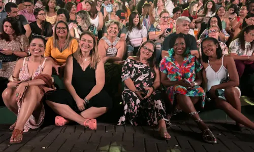 
				
					Em show lotado, Luiz Caldas e Saulo falam de encontro no Carnaval 2025
				
				