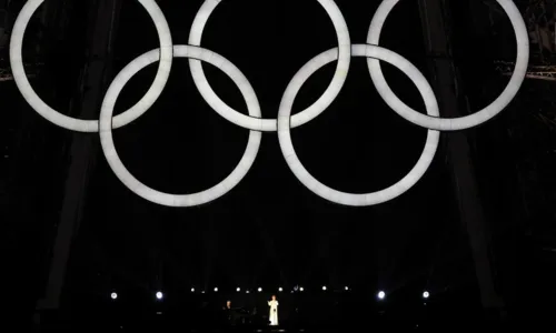 
				
					Emoção! Céline Dion encerra cerimônia de abertura da Olimpíada
				
				