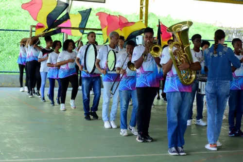 
				
					Escolas municipais se preparam para desfile do 2 de Julho em Salvador
				
				