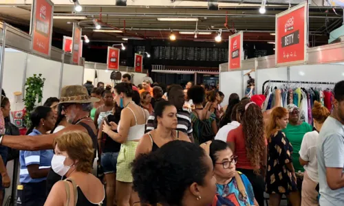 
				
					Evento reúne mais de 20 brechós na Estação da Lapa, em Salvador
				
				