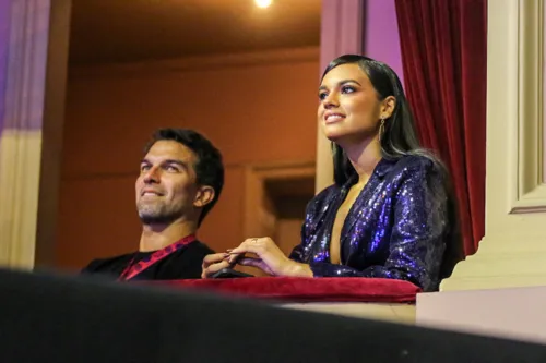 
				
					Ex-BBB Alane aparece com affair em clima de romance durante premiação
				
				