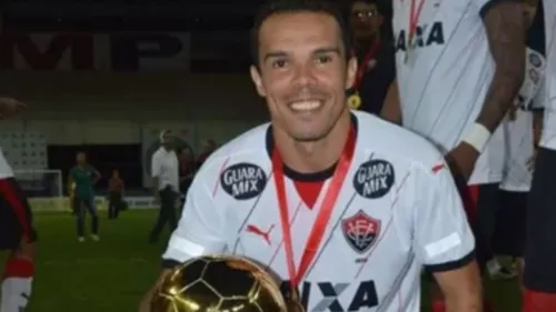 
				
					Ex-Vitória, Leandro Domingues explica batalha contra o câncer
				
				