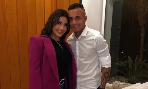 
				
					Pivô de fim do casamento de Everton Cebolinha quebra silêncio
				
				