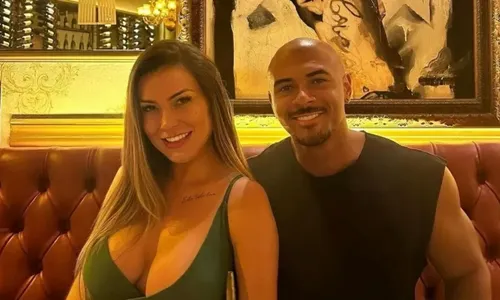 
				
					Rita Cadilac grava vídeo pornô com ex-namorado de Andressa Urach
				
				