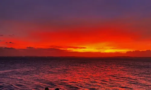 
				
					'Explosão de cores' no céu de Salvador é causada por fenômeno; entenda
				
				