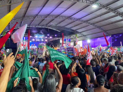 
				
					Feira de Santana: PT, PCdoB e PV oficializam candidatura de Zé Neto
				
				