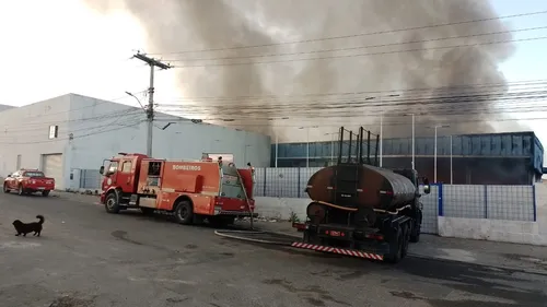 
				
					Incêndio de grandes proporções atinge supermercado no sul da Bahia
				
				