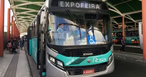 
				
					Feira de Santana: transporte é reforçado com 20 ônibus para Expofeira
				
				