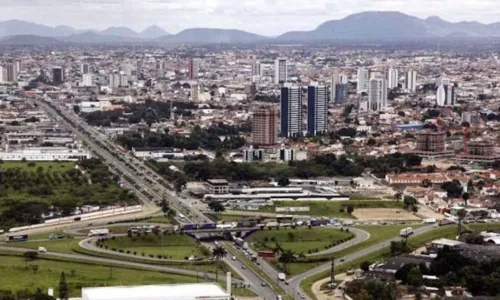 
				
					Feira de agricultura familiar, com produtos frescos, ocorre até quinta
				
				