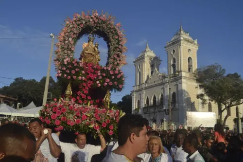 
				
					Feriado da padroeira tem missas e procissão em Feira de Santana
				
				