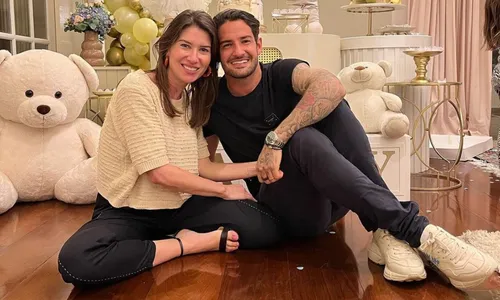 
				
					Filha de Silvio Santos faz declaração para Alexandre Pato: 'Especial'
				
				