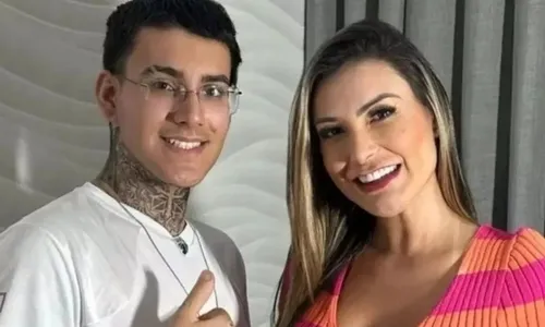 
				
					Filho de Andressa Urach volta a gravar pornô da mãe: 'Sabe os ângulos'
				
				