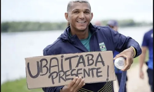 
				
					Filho de Isaquias Queiroz derruba medalha e baiano se desespera
				
				