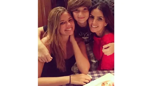 
				
					Filho de Lisandra Souto e Tande ganha elogio de Gloria Pires em foto
				
				