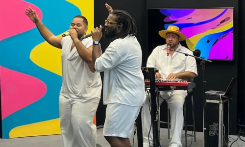 
				
					Filhos de Jorge se emociona com homenagem de Disinho e filha
				
				