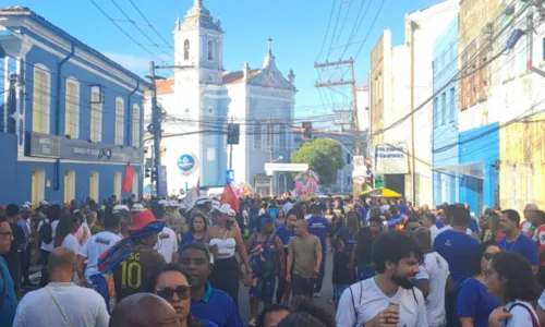 
				
					Multidão celebra os 201 anos do 2 de Julho em Salvador
				
				