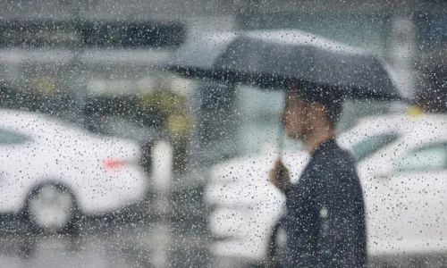 
				
					Frente fria chega em Itabuna com 40 mm de chuva até quinta-feira (17)
				
				