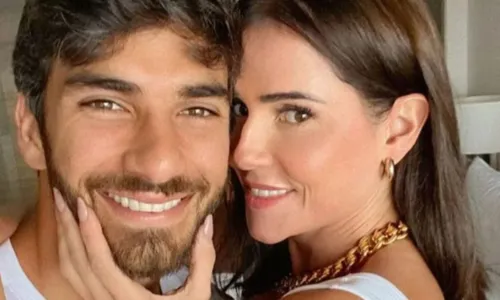 
				
					Garanhão: ex-marido de Deborah Secco engata novo romance
				
				