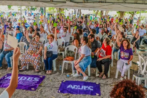 
				
					Greve dos professores de universidades federais termina após 69 dias
				
				